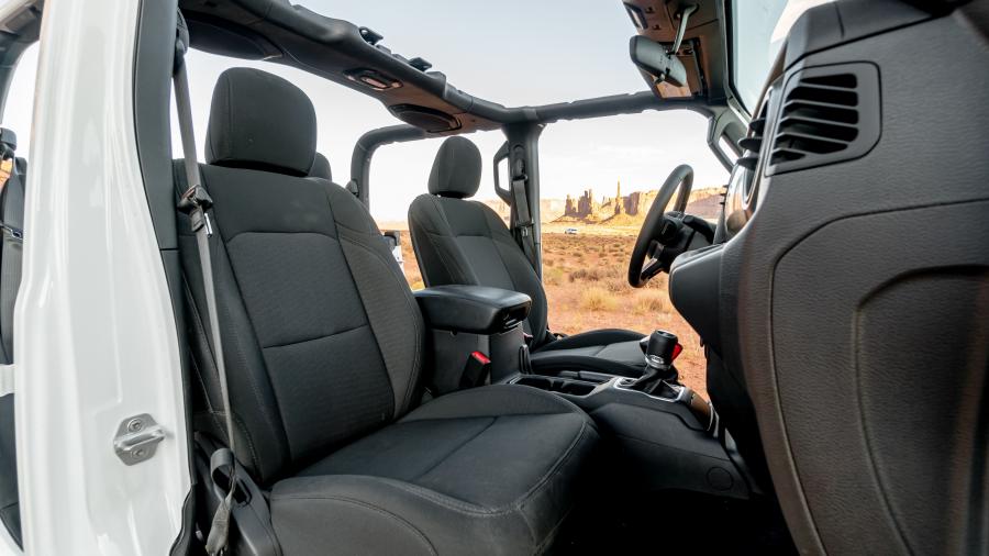 Интерьер Jeep Gladiator Sport (JT) 2019 года  (NA) (фото 5 из 26)